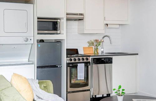 *NEW* The Ambra, Rooftop Skyline View! - Photo 17