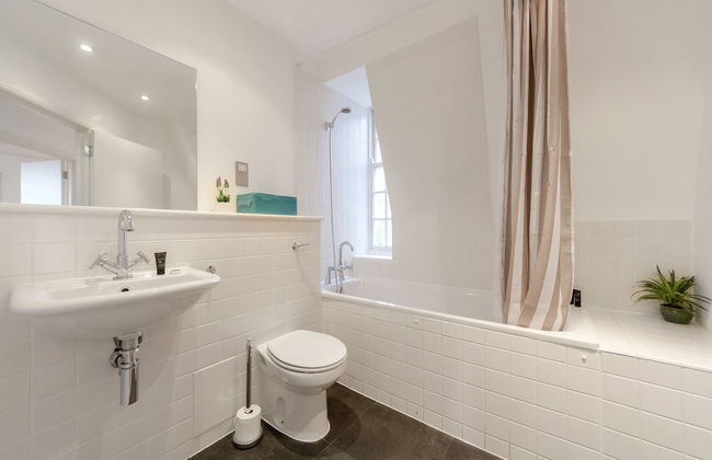 Roomspace Apartments -Groveland Court - Photo 19