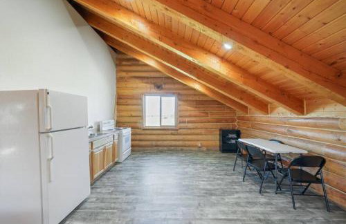 Splendor Valley Farms Huge Log Cabin with King Bed Bunk Beds and Game Room - Photo 39