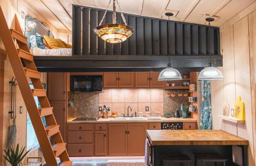 Romantic Cottage with Sauna and Cold Plunge - Foto 17