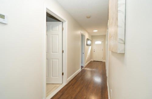 12BCozy 3BR Apartment with Koi Pond in Worcester - Foto 52