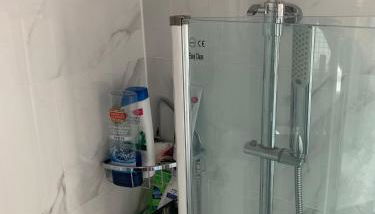 Entire 6 Bed 5 Star Luxury House FREE WiFi nice views - Foto 2, Shower