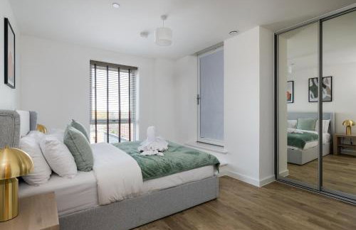 Modern Canal-Side Apartment in Milton Keynes - Photo 13