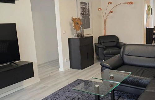 Familienfreundliche geräumige Design-Wohnung mit Balkon im Zentrum - APOLONIAliving - Foto 26