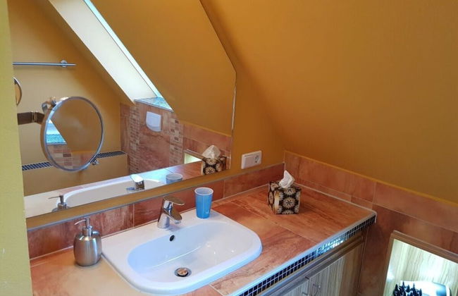 Swallow's Nest in the House by the Pond - Foto 7