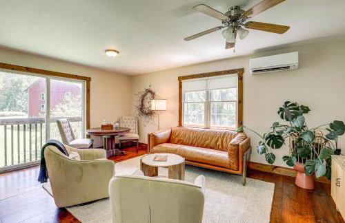 Walk to River Couples Retreat in Kintnersville! - Foto 1