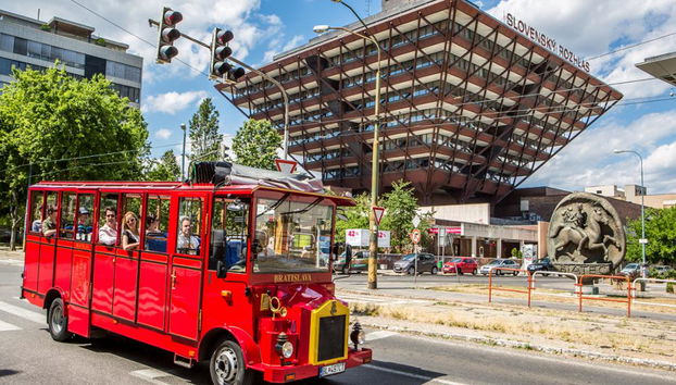 Bratislava City Tours Presporacik Oldtimer - Panoramic Tour - Photo 3