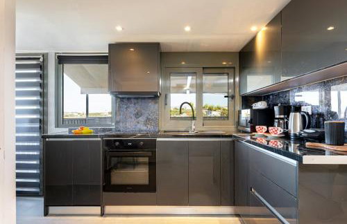 Panorama View Apt with Jacuzzi by 8essentially - Foto 14