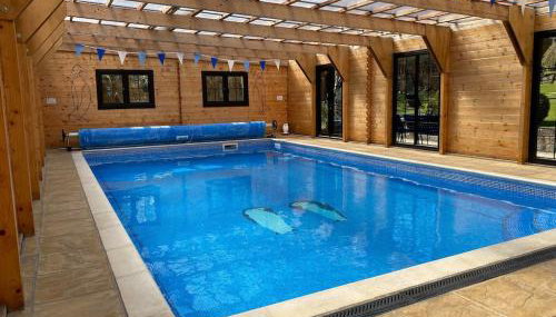 'Monktonmead Lodge' in secluded setting, with private indoor pool. - Foto 2