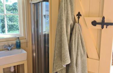 Shepherd's Hut in heart of the Brecon Beacons - Photo 12