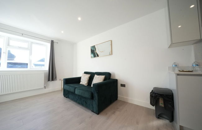 Heathrow Charge and Go - Photo 53