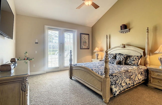 Fantastic 7 Bed 6 Bath in Prestigious Gated Comm - Foto 43