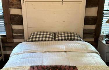 Redesign Wooden Cabin with Jacuzzi and Front Porch in North Carolina - Foto 30