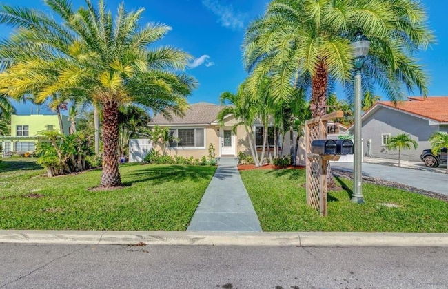 Beautifully Renovated 5 Bedroom with Guest House 5 Home by RedAwning - Foto 59