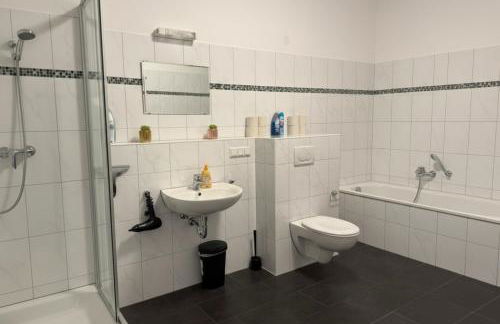 T&K Apartments - Comfortable 4 and 5 room Apartments - 20min Fair Messe CGN - Photo 13