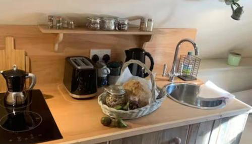 Little Rissington pets Parking Sleeps 2 - Foto 3, furniture, stove, toaster