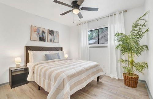 Treehouse Retreat 2Bed 2Bath Entire Townhome in The Woodlands - Foto 10