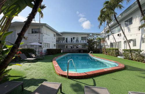 Bay Harbor Boutique Vacation Rental - Photo 20