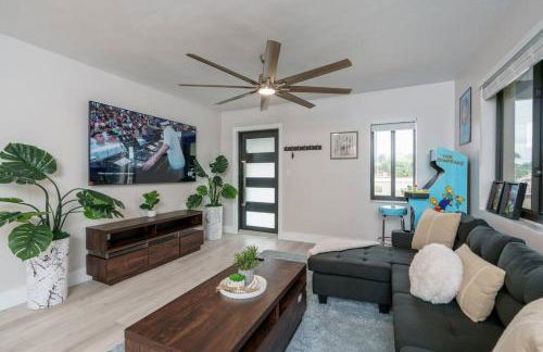 New! Miami & Calle Ocho Simpson's Funhouse! - Photo 1