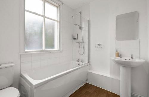 6 BR 4 Bath Central Worcester Sleeps 12 - Foto 6