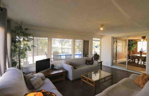 Private Tropical Waterfront Sanctuary w pool, hot tub & an island! Pet Friendly - Foto 54