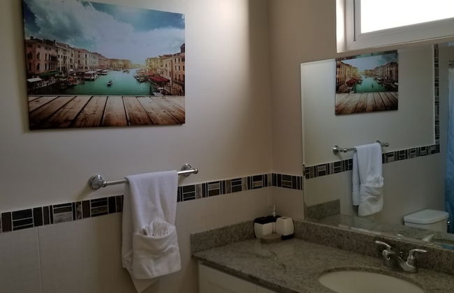 New Kingston Guest Apartment at Eight - Foto 24