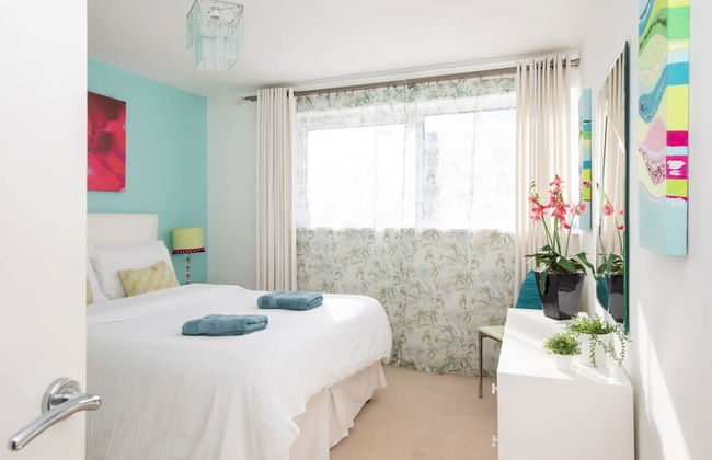 Sunny Modern Nr Beach Village w Parking - Photo 36