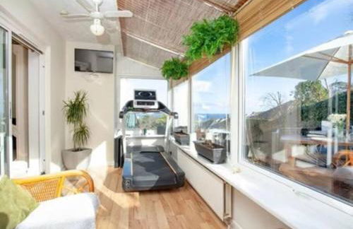 3 Bedroom Bungalow with great Sea Views, Private Hot Tub & Gardens - Foto 12