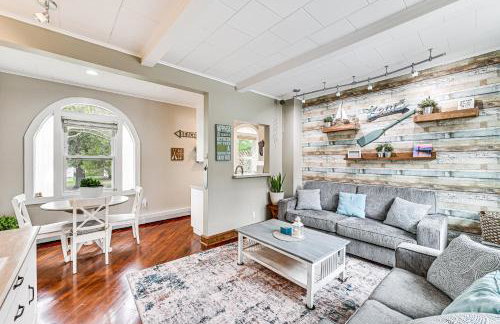 half Mi to Beach and Lake Michigan Condo with Pool! - Foto 1