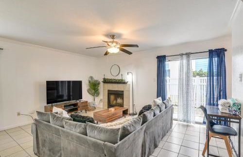 Less Than 1 Mi to Beach Galveston Condo with Fenced Patio - Foto 4