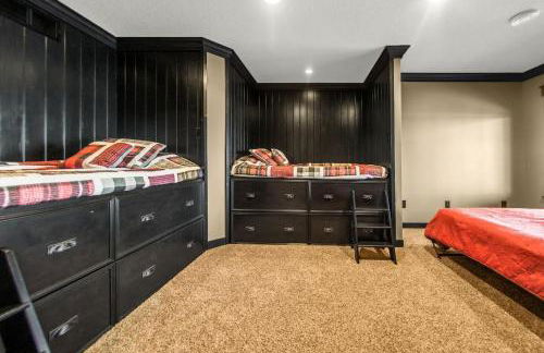 Spa Luxury in an Expansive Cabin Escape! - Photo 13