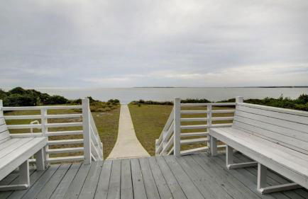 1111 Middle Street by AvantStay Charming Historic Cottage Featured in Dear John Movie Beach Access - Foto 5