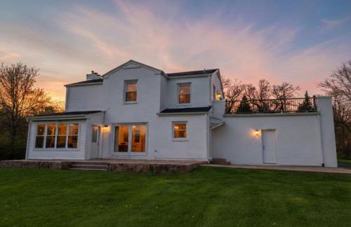 TheCreekHouse 5BR Sanctuary w Sunroom and Games - Foto 1