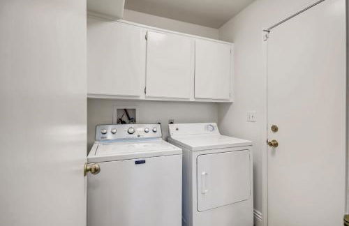 Luxurious House With A Pool, Spa, and Patio, Sleeps 6 Comfortably - Foto 31