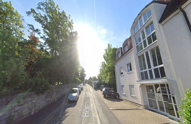 Modern Apartment With Balcony - Photo 39