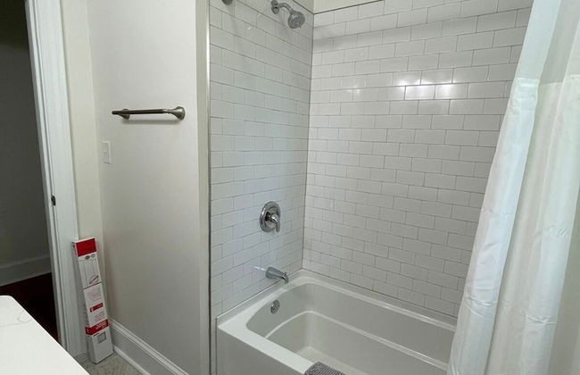 Renovated 1 Bedroom in Forest Hills - A - Foto 6