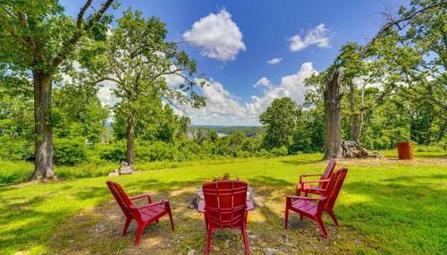 Near Table Rock Lake Family Home with Deck and Views - Foto 1