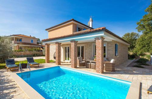 Romantic villa with pool, surrounded by nature - ID 2507 - by TRAVELER tourist agency Krk - Foto 3