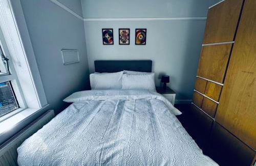 The Castleton Haven - 3 Bed Semi near M62 & M60 Motorways and Easy access to Manchester City Centre - Netflix and free high speed WIFI - Foto 18