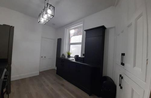 Chic 5 double bedroom house - 15 min to Manchester - Foto 39