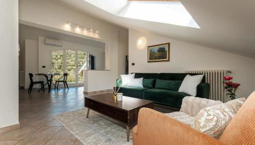 Kejani attic apt Scenic Views, Lux bath, Fast Wi-fi - Foto 3