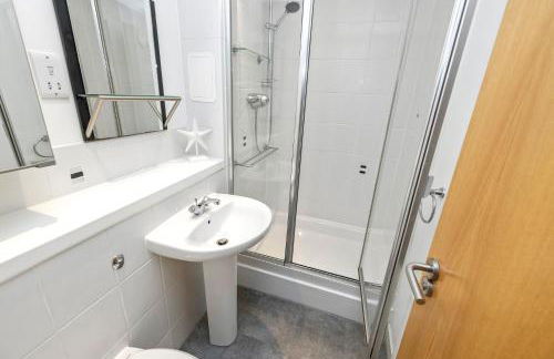 JOIVY Modern 2 bed flat near Murrayfield Stadium - Foto 45