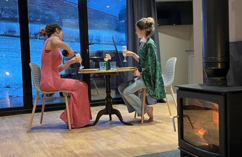 Quirky, Luxury Hideaway - Photo 8