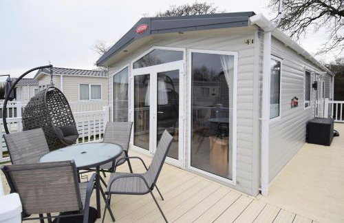 Vivian Lodge 2 Bedroom New Forest Holiday Home Hoburne Bashley - Foto 5