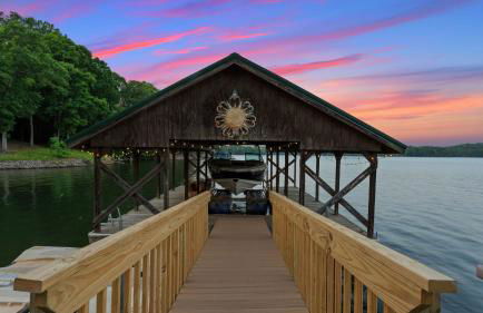 Spacious Waterfront Home on Lake Norman with Firepit Views and Dock Access - Foto 6