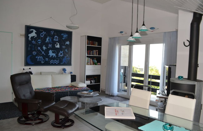 Two-bedroom Apartment for 4-5 Guests With Lake and Mountain Views - Photo 1