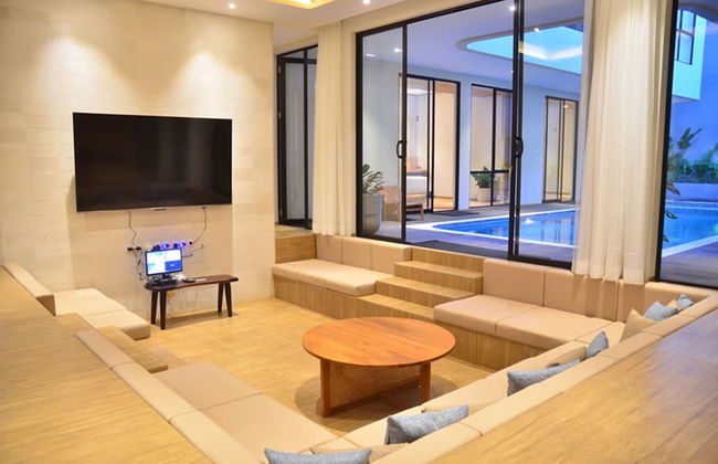 Maplewood Mountain 9BR with Heated Pool - Photo 24