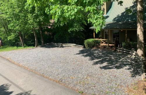 Cozy Cabin Smoky Mountains - Hot tub, pool, & golf - Foto 23