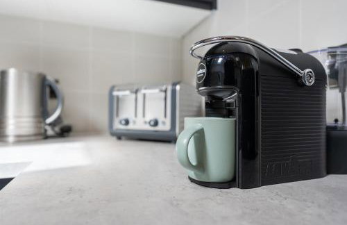 4-Bedroom Stunning Luxe, Spacious & Stylish Design House Bolton, Sleeps 11, with Parking Central Bolton, Links to Manchester, Pet-Friendly, Best For Groups! WORK CONTRACTORS SPECIAL OFFER! - by Blue Puffin Stays - Foto 21