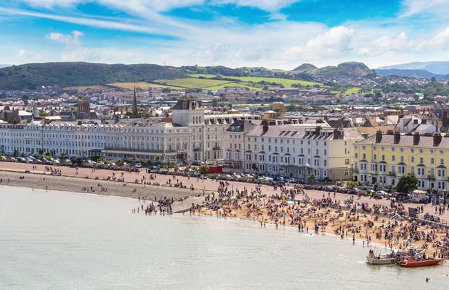 The North Wales Gathering - Hot Tub Sleeps Up 16 - Foto 31